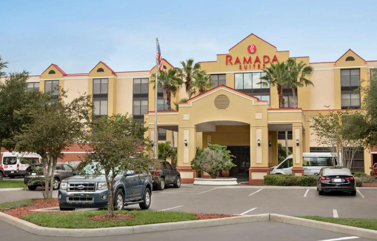 Ramada By Wyndham Suites Orlando Airport Exterior foto